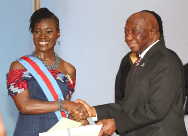 Dr Robtel Neajai Pailey shaking hands with the Liberian President Joseph Nyuma Boakai.